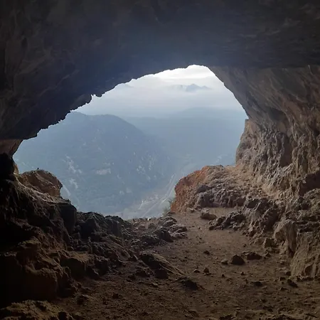 Peaceful Room, Centre, View Le Canigou ホームステイ チュイル